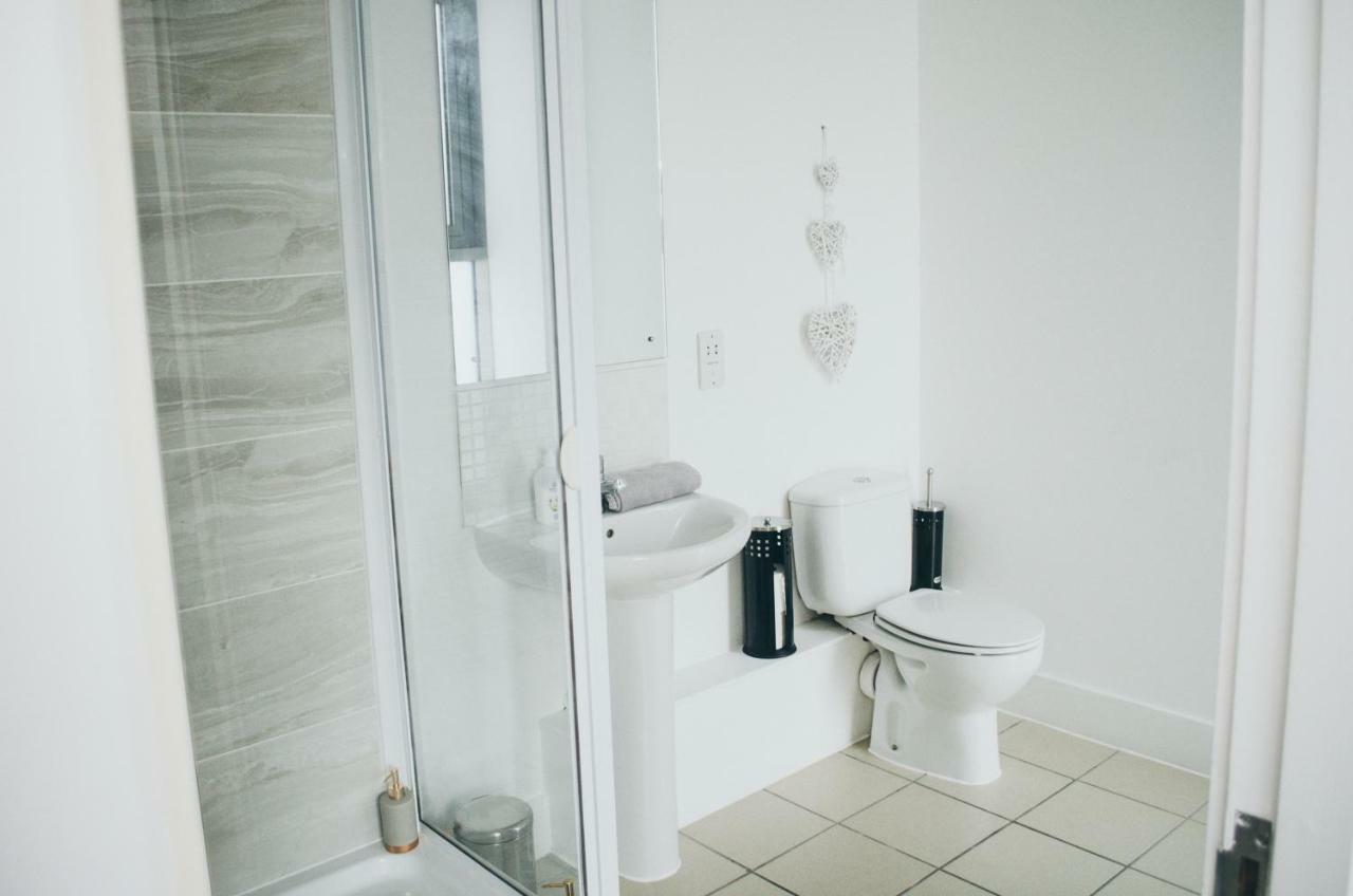 Serviced Apartment In Liverpool City Centre - Free Parking - Balcony - By Happy Days Esterno foto