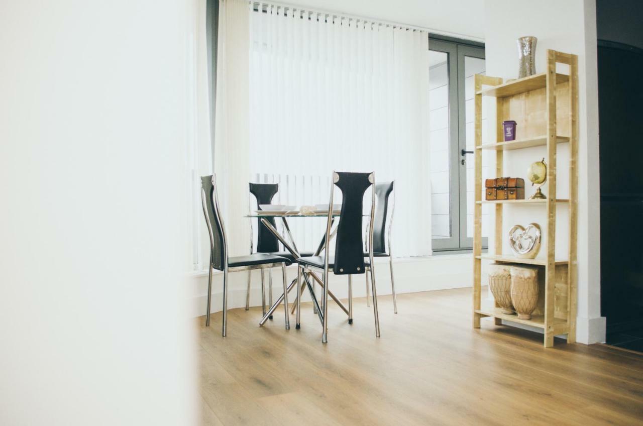 Serviced Apartment In Liverpool City Centre - Free Parking - Balcony - By Happy Days Esterno foto