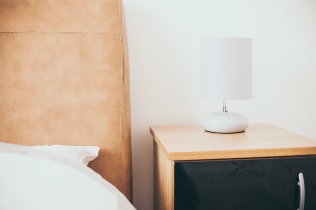 Serviced Apartment In Liverpool City Centre - Free Parking - Balcony - By Happy Days Esterno foto