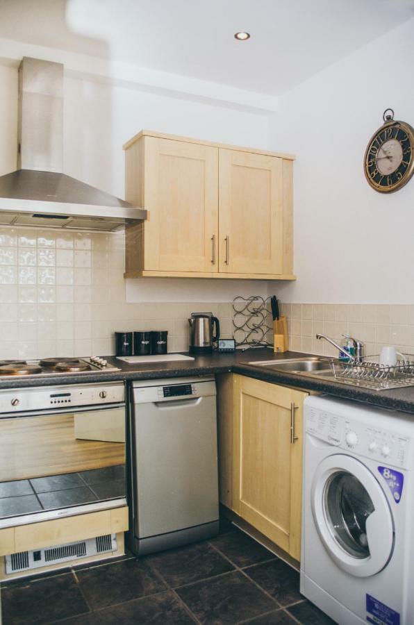 Serviced Apartment In Liverpool City Centre - Free Parking - Balcony - By Happy Days Esterno foto